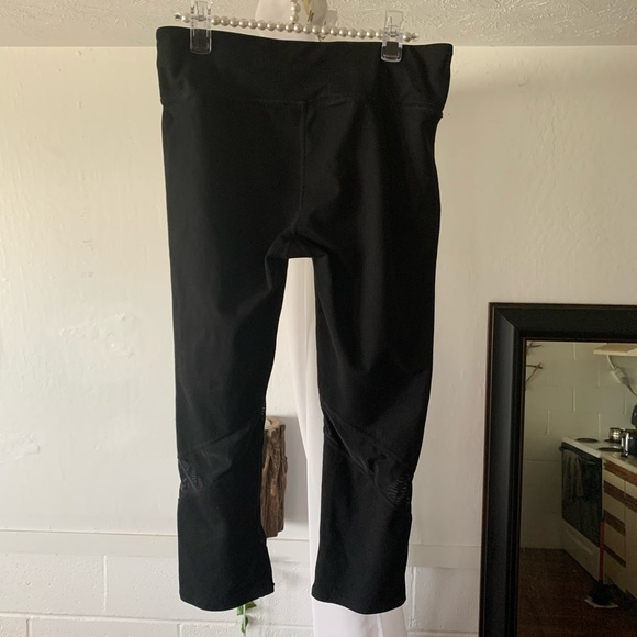 Fabletics Black Mesh Capri Leggings - Picture 5 of 6